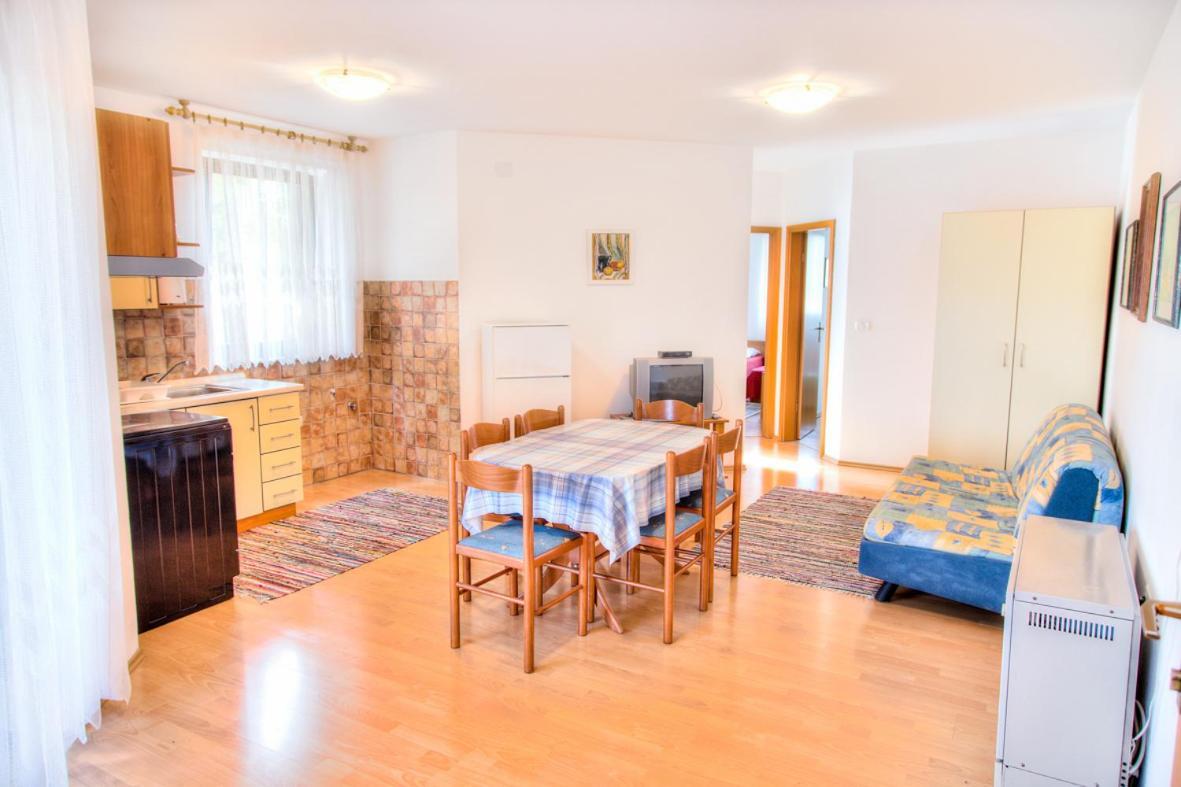 Apartment Josip 2011 Fazana Exterior photo